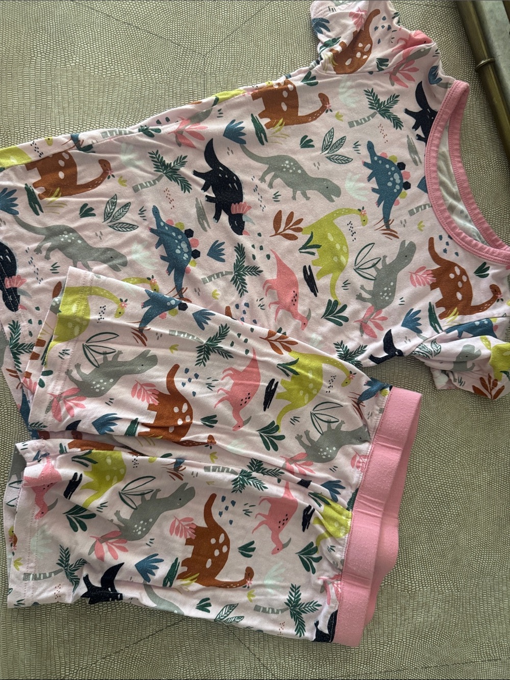 Little Sleepies pajama set size 5/6
Shorts/short sleeve set
EUC